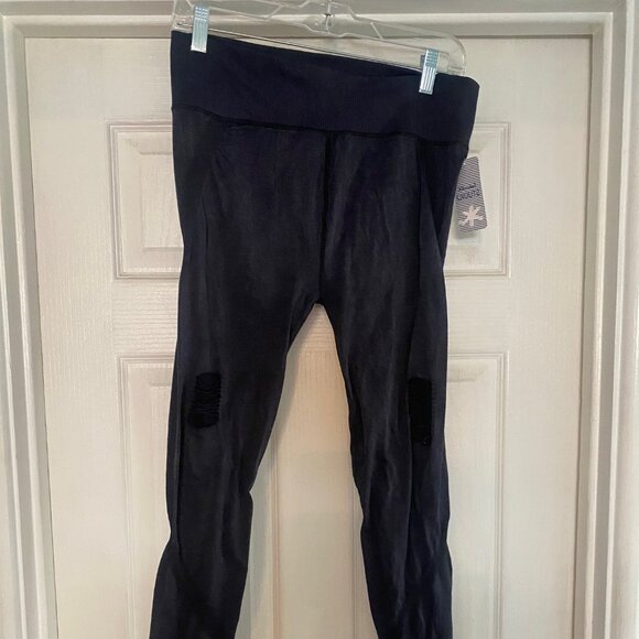 Splendid Activewear NWT Size L, Black in Color - Picture 1 of 10